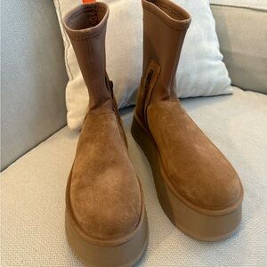 UGG NEW Women’s Classic Dipper Chesnut